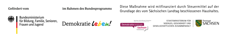 Das Bild zeigt eine Informations- und Logoleiste mit Förderhinweisen verschiedener Institutionen. Links steht das Logo des Bundesministeriums für Bildung, Familie, Senioren, Frauen und Jugend mit dem Hinweis „Gefördert vom“ sowie das Bundesprogramm „Demok