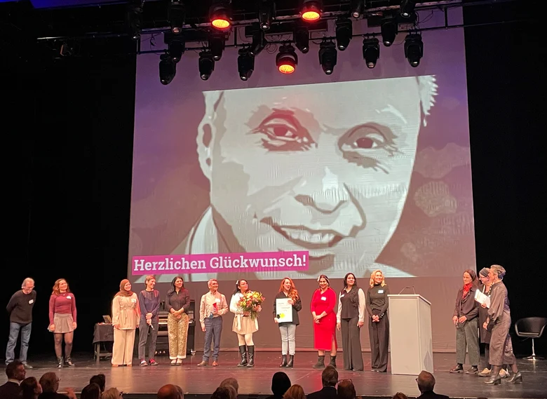 Porträt Peter Henkenborg und Schriftzug Herzlichen Glückwunsch