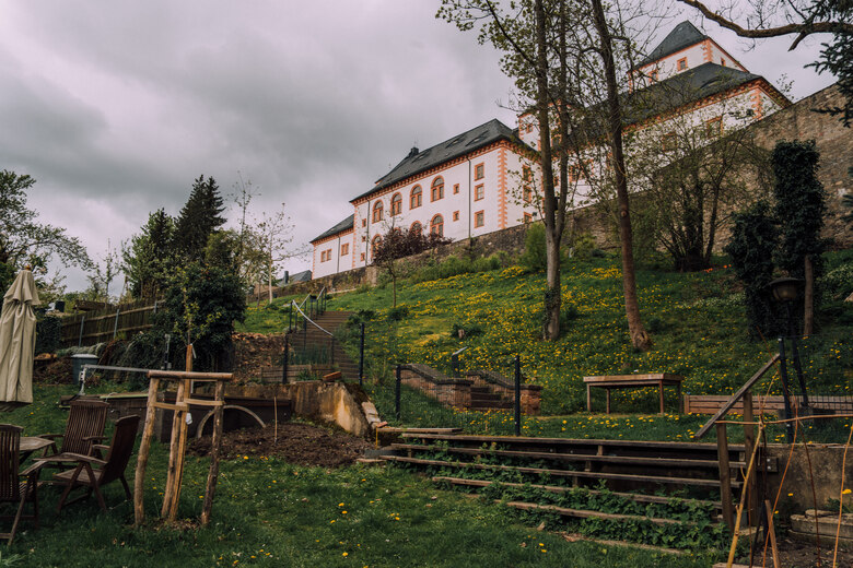 Blick vom Mitmachgarten auf die Augustusburg